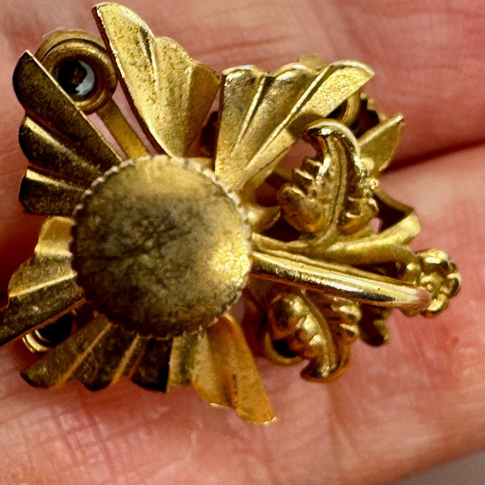 Vintage 1940s Floral Screwback Earrings Gold Tone Aqua Rhinestone Bouquet‎ - Picture 5 of 10